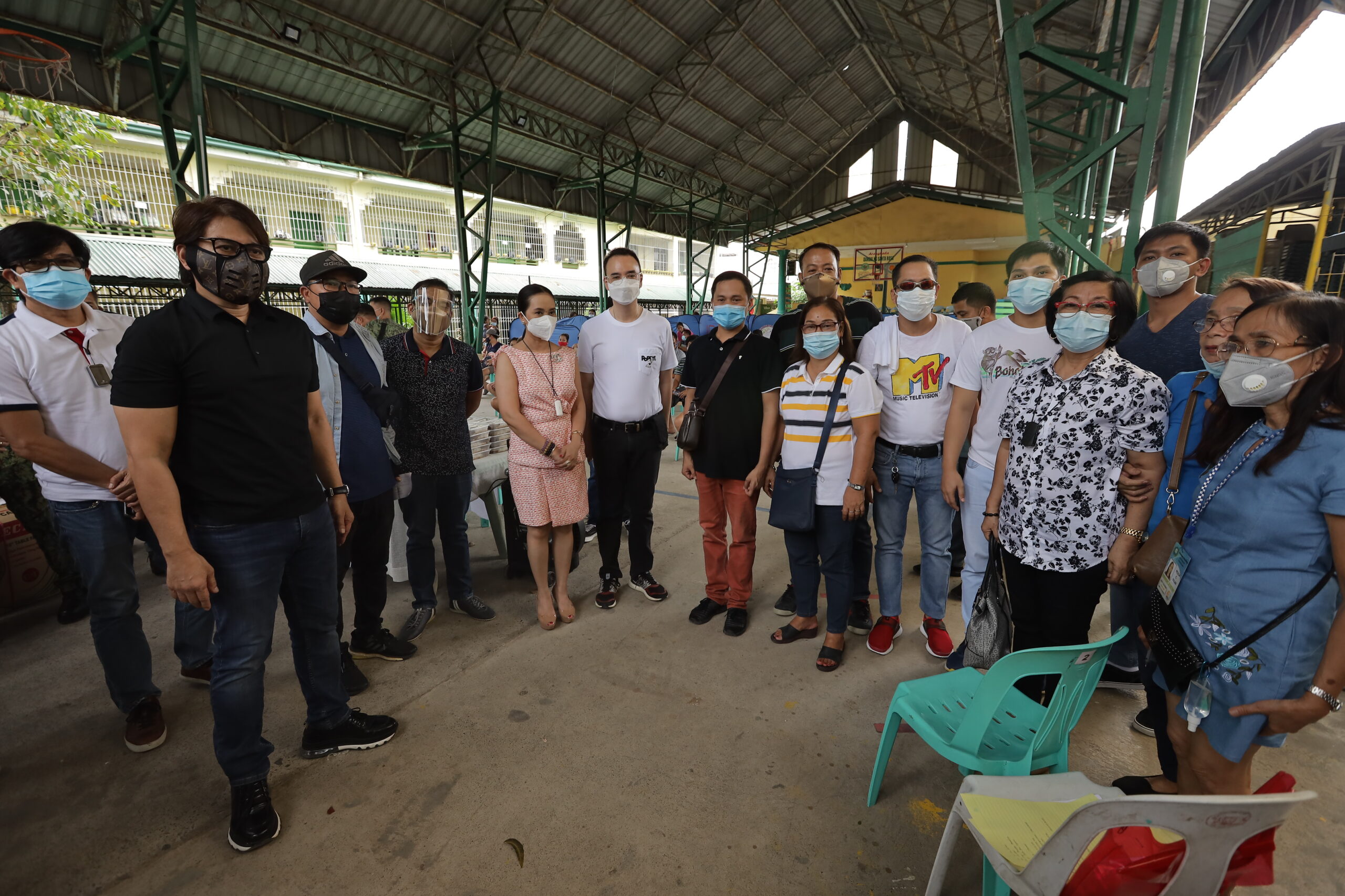 Emergency Response Department (ERD) with Alan Peter Cayetano during pandemic visit in Sta. Rosa, Laguna