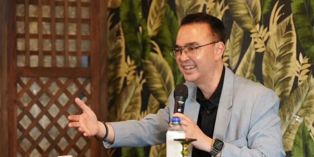 To transform the nation, Sen. Alan says country has to have real change, right vision, values