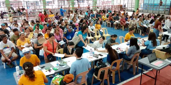 Office of Senator Alan aids small businesses, patients in Daraga, Albay