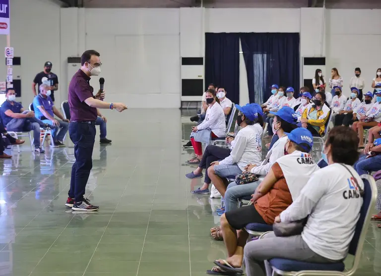 Former Speaker Alan Peter Cayetano addresses the beneficiaries in Pili, Camarines Sur.