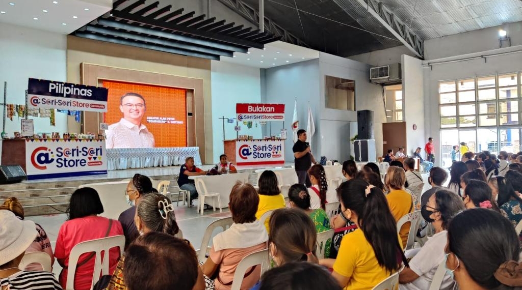 More than a thousand Bulakenyo sari-sari store owners get help from Sen Alan’s office