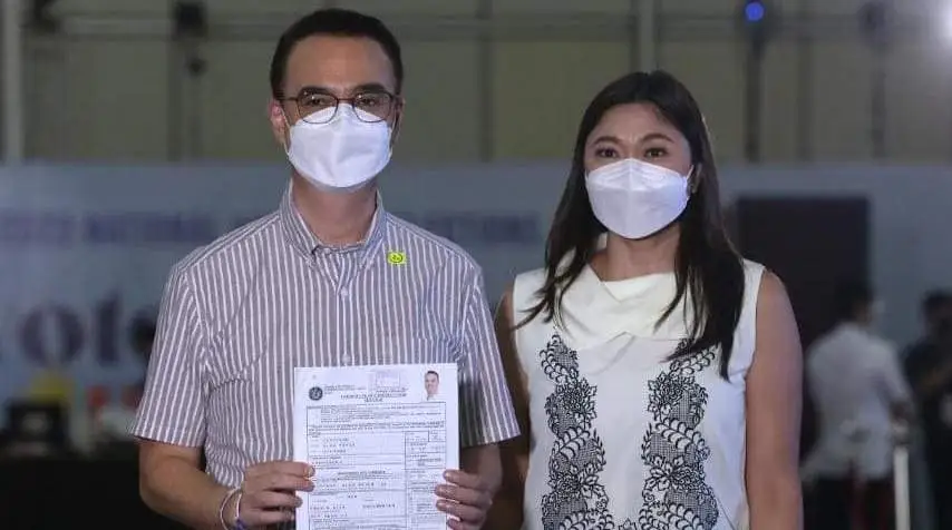 Former House Speaker Alan Peter Cayetano, accompanied by his wife Taguig 2nd District Rep. Lani Cayetano, files his Certificate of Candidacy for Senator on October 7, 2021. Photo courtesy of Joey Razon/PNA